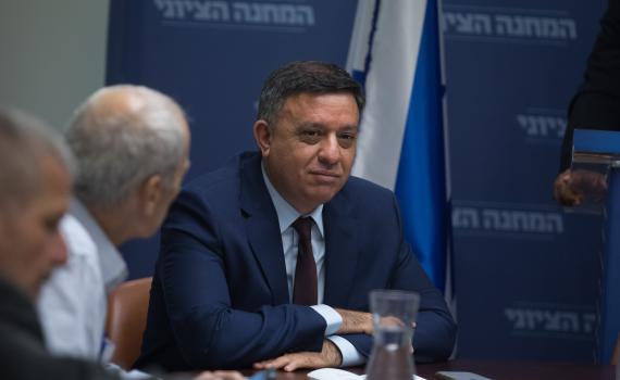 קרבות בעבודה• ח"כים תקפו את גבאי: "גלה מנהיגות"