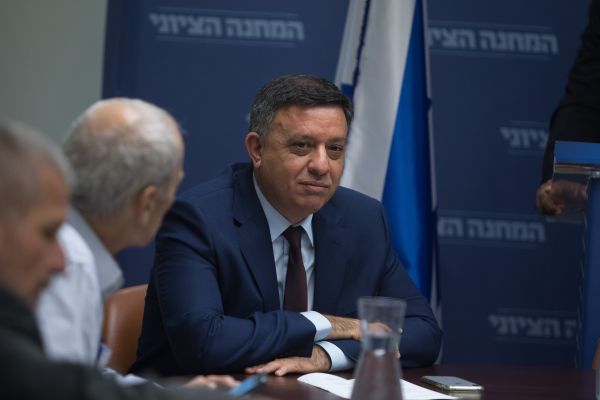 קרבות בעבודה• ח"כים תקפו את גבאי: "גלה מנהיגות"