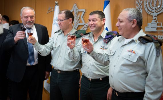 אייזנקוט ווינטר ייפגשו: עתיד המזכיר הצבאי בסכנה?