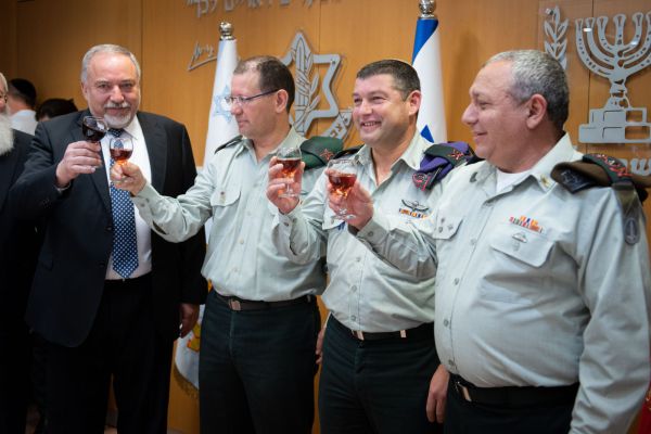 אייזנקוט ווינטר ייפגשו: עתיד המזכיר הצבאי בסכנה?