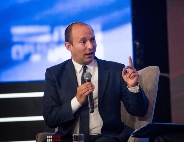 בנט מגיב לליברמן: "חאן אל אחמר זכור היטב מהסיירת"