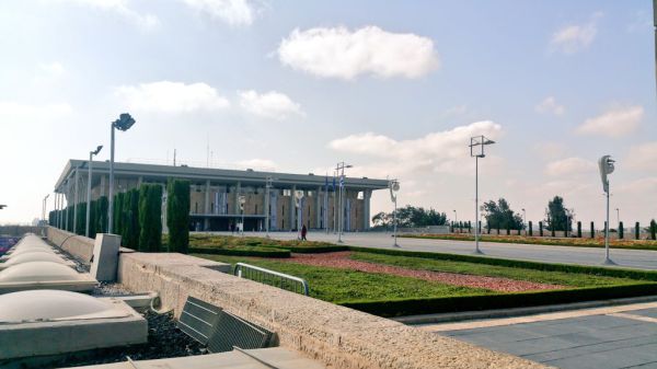 כנסת נכבדה; הכנסת פתחה מושב חורף חמישי, ואחרון?