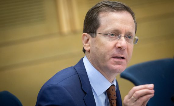 "תובע מהממשלה להעלות את 8,000 בני הפלשמורה"