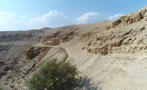 צפו: רחפן שאיתר מטיילת, בתיעוד מרהיב של ואדי קלט