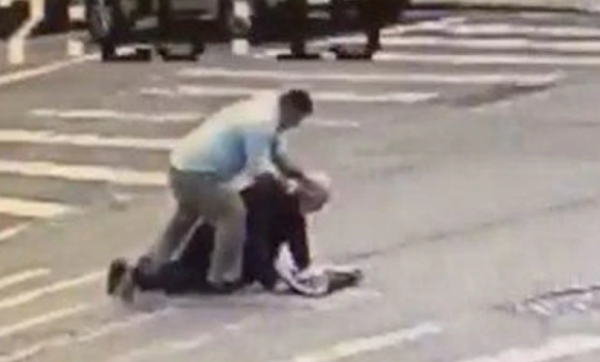 מזעזע: אדם חרדי הותקף בניו יורק בדרכו לבית הכנסת