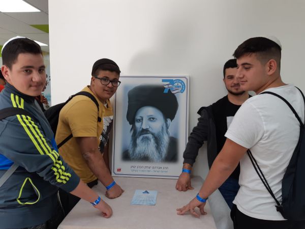 לזכר המסע: תלמידי החמ"ד מציינים את יום הרב קוק