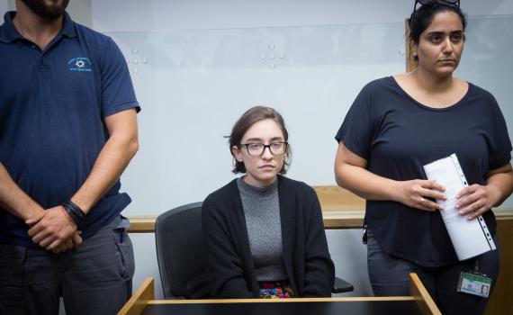 בג"ץ הורה: פעילת השמאל תשוחרר ותיכנס לישראל