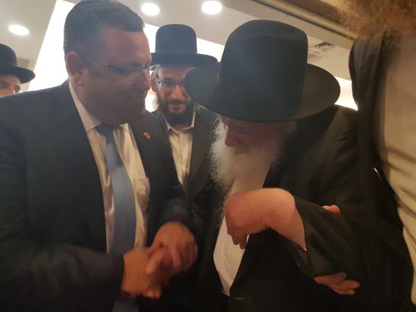 בכתב ידו: הרב נבנצל הוציא מכתב תמיכה במשה ליאון