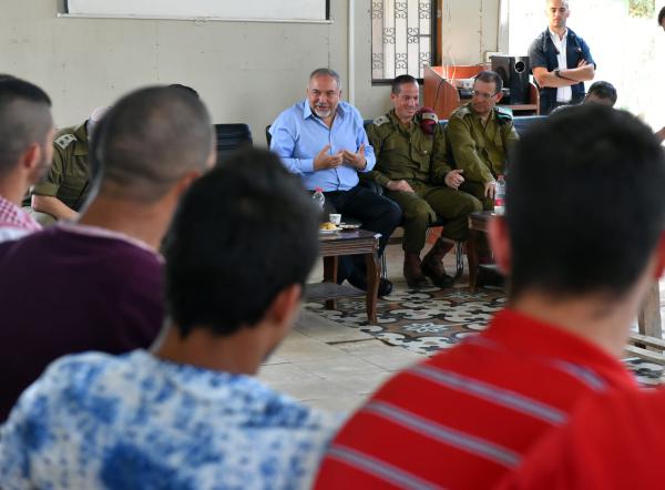 ליברמן: "מתקרבים אל המחבל, הזמן שלו אוזל"