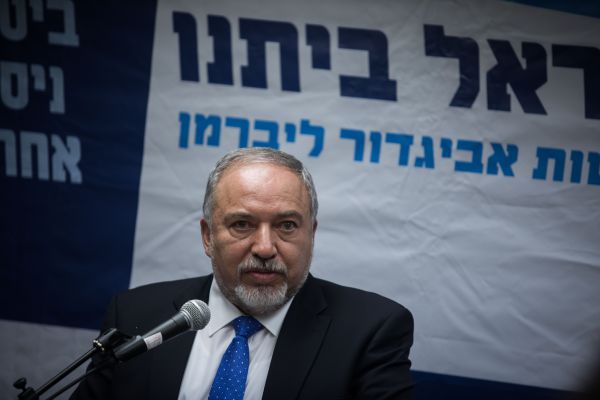 השר ליברמן כינה את זועבי "מחבלת" וקיבל נזיפה