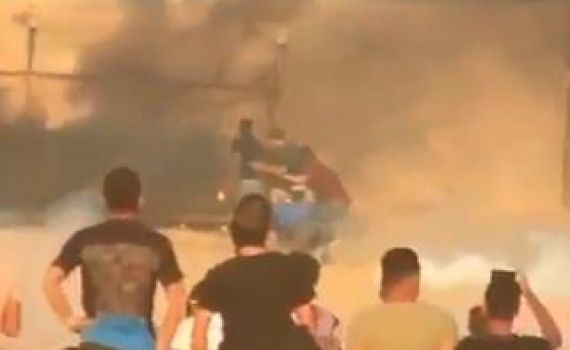 תיעוד: מתפרעים פרצו את גדר הגבול בזיקים. צפו