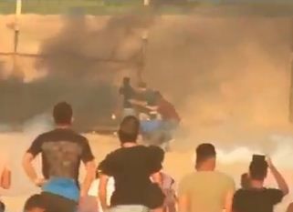 תיעוד: מתפרעים פרצו את גדר הגבול בזיקים. צפו