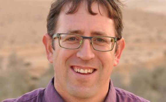 קרב בין העתונאים הסרוגים: "לא יודע איזו תורה למדת"