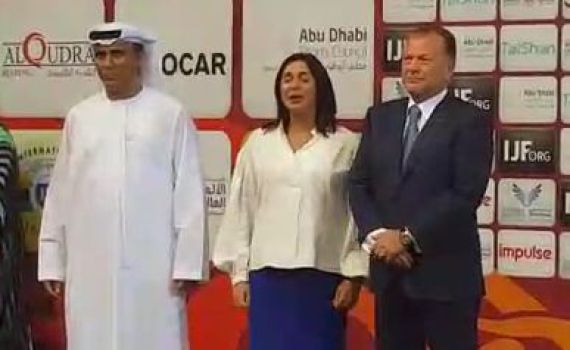 צפו: מירי רגב פורצת בבכי בשירת 'התקוה' באבו דאבי