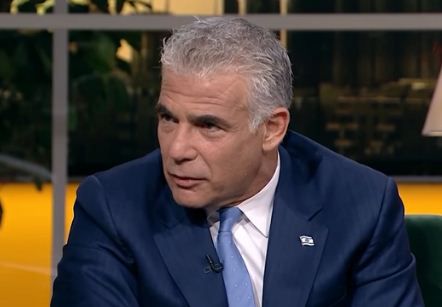 יאיר לפיד מגלה: האם אני מאמין באלוהים? צפו