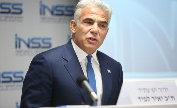 לפיד מציג תכנית ימנית: "לא מאמין לפלשתינים"