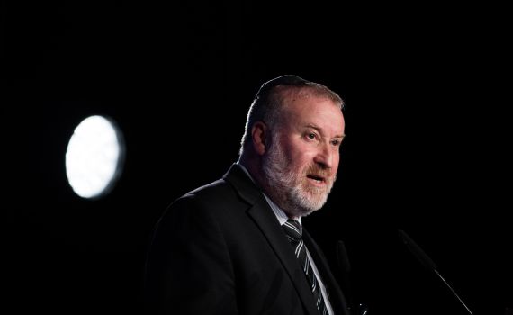 השחיתו את מצבת אביו של מנדלבליט; נתניהו: "מזעזע"