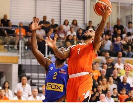 צפו: מכבי ת"א מאבדת תואר ראשון העונה