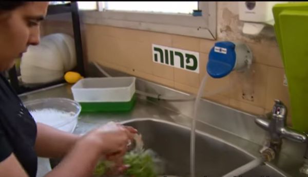 משגיחת כשרות? חפשי לך עבודה אחרת. צפו