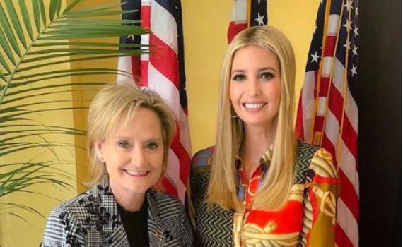 יורדות לעם: איוונקה ומייגן מכניסות בגדים זולים לארון