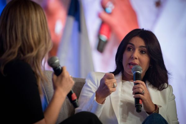 לאחר הביקורת המשפטית: החוק של רגב נדחה בממשלה