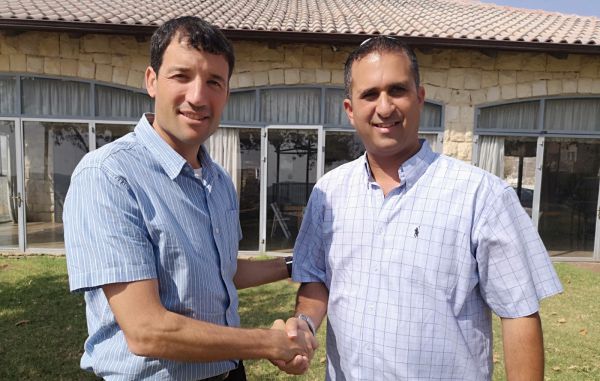 מאבק בבנימין • שרון נגד אבי רואה: "הסכם לגיטימי"