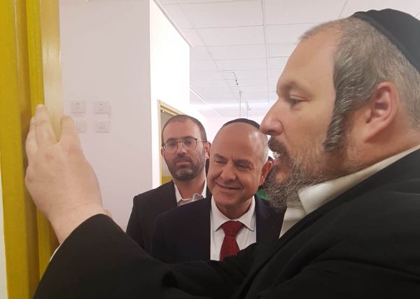 מנכ"ל משרד החינוך ביקר במוסדות "פרח" בביתר עילית