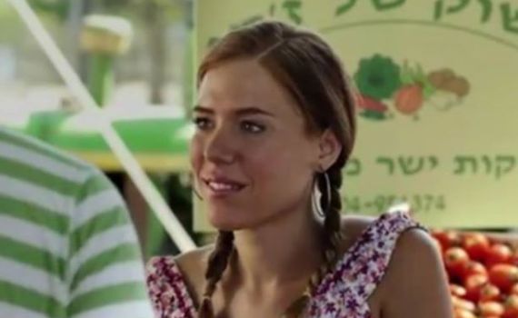 שחקנית הסדרה 'שנות ה- 80' נהרגה בתאונת דרכים