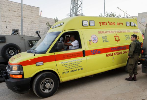 חייל נפצע בפיגוע דקירה בחברון; המחבל חוסל