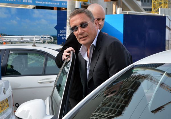 נוחי דנקנר נכנס לכלא: "מאמין שהכל לטובה"