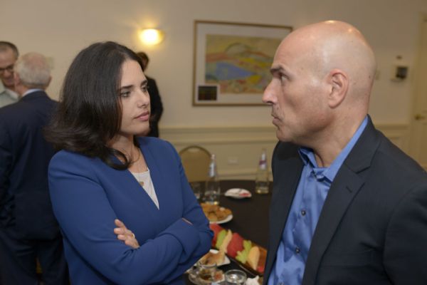 שקד: "כמו נתניהו, גם אפי נווה לא צריך להתפטר"