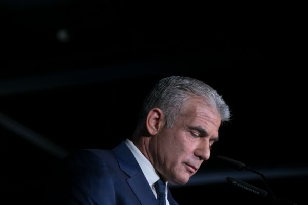 סקר:לפיד נחלש משמעותית; בנט נוסק, גבאי מתפרק