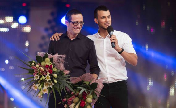 ארז טל או אסי עזר: מי ינחה את אירוויזיון 2019?