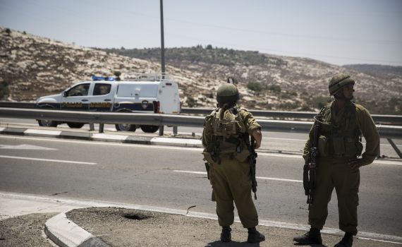 ערבי בן 8 ניסה לדקור חייל בכביש 443, אין נפגעים