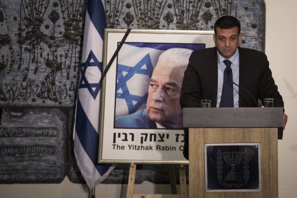 "נתניהו מתייג כחמוץ או שמאלן ויביא לחורבן הבית"