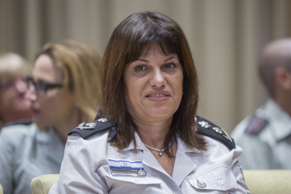 נציבת בתי הסוהר עפרה קלינגר הודיעה על פרישה