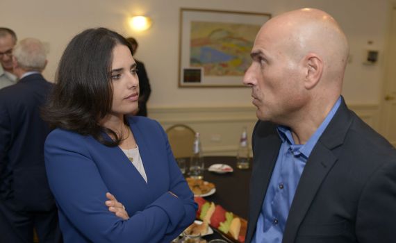 יושעה? יו"ר לשכת עורכי הדין אפי נווה נחקר באזהרה