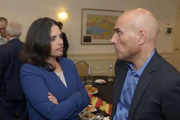 המטרה – אפי נווה; היעד האמיתי- איילת שקד/ פרשנות