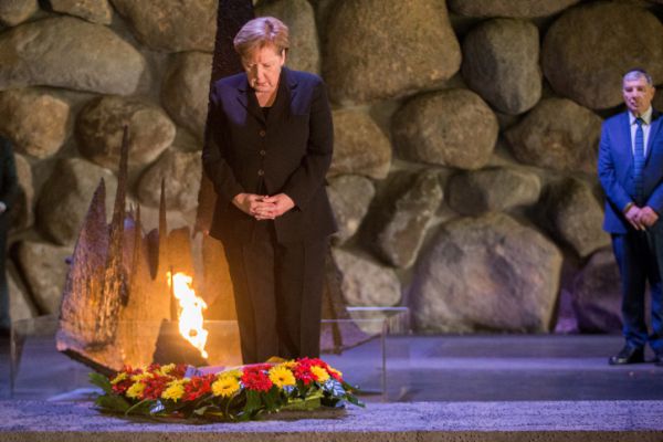 מרקל ביקרה ביד ושם: "לגרמניה יש אחריות"