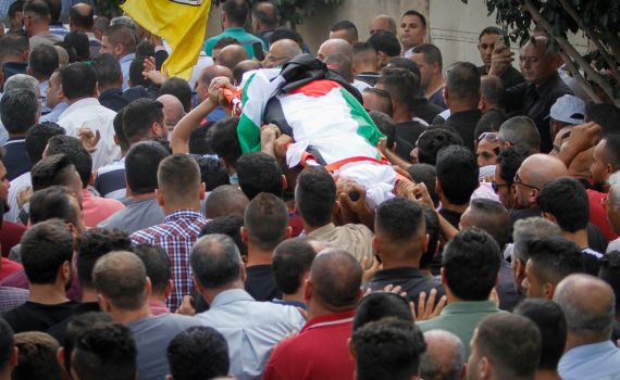 פלסטינית נרצחה כתוצאה מיידוי אבנים למכוניתה