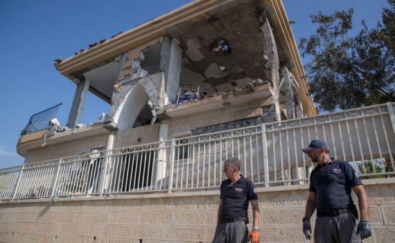 האם שביתה נהרס מהרקטה: "אין לי בית, הכול הלך"