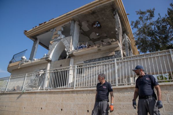 האם שביתה נהרס מהרקטה: "אין לי בית, הכול הלך"