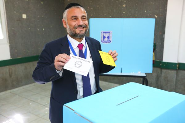 דרמה בבית שמש: אבוטבול מוביל ב-251 קולות בלבד