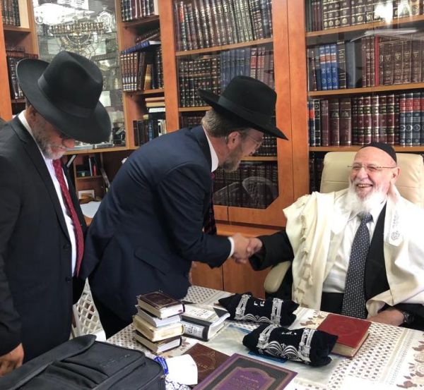 אלעד: ש"ס מריצה מועמד ליטאי נגד ראש העיר החסידי