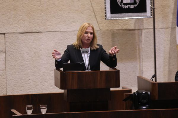 לבני תקפה את היהדות- ובנט יצא במחאה מנאומה