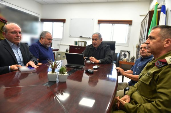 ליברמן האשים: "פוליטיקה קטנה על גב הרמטכ"ל"