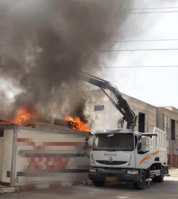 מנוף פגע בכבל מתח גבוה, פועל נפצע באורח אנוש