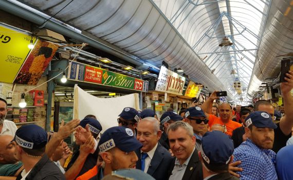 צפו: אלקין ונתניהו הגיעו לסיור בחירות במחנה יהודה