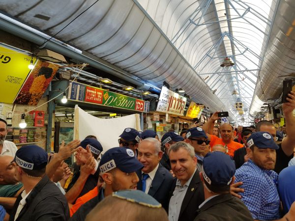צפו: אלקין ונתניהו הגיעו לסיור בחירות במחנה יהודה