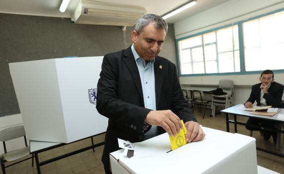אלקין בקלפי: "קורא לתושבי ירושלים- צאו להצביע"